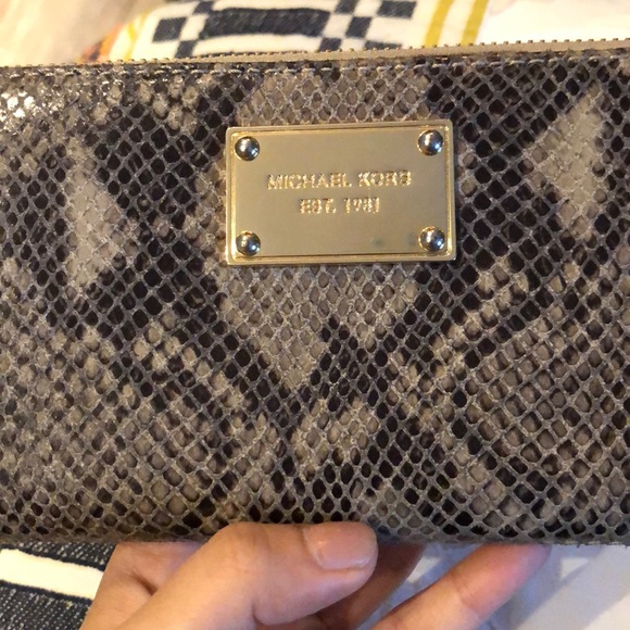 Michael Kors Snake Print wallet SOLD EBay - Picture 5 of 9